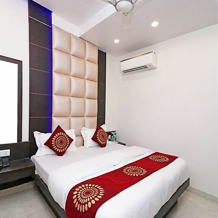Oyo 11593 Hotel Aman Guest House Nueva Delhi Exterior foto
