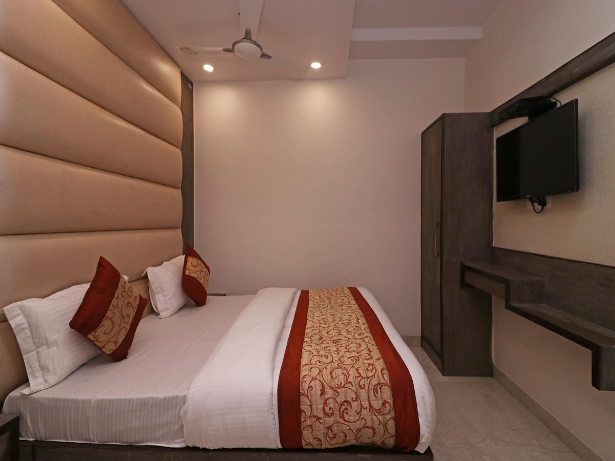 Oyo 11593 Hotel Aman Guest House Nueva Delhi Exterior foto